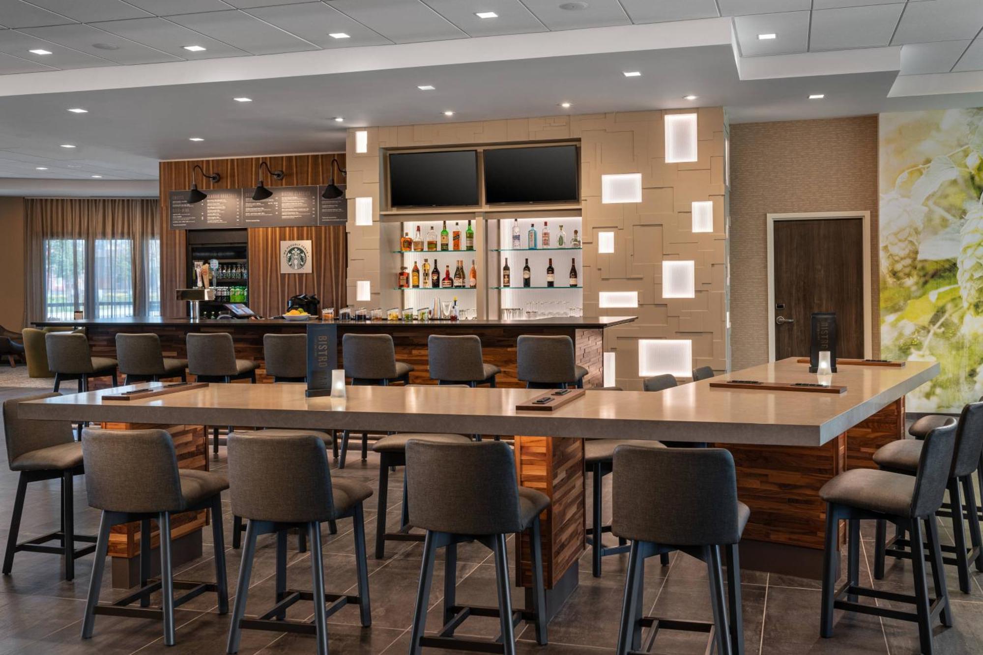 Отель Courtyard By Marriott Petaluma Sonoma County Экстерьер фото